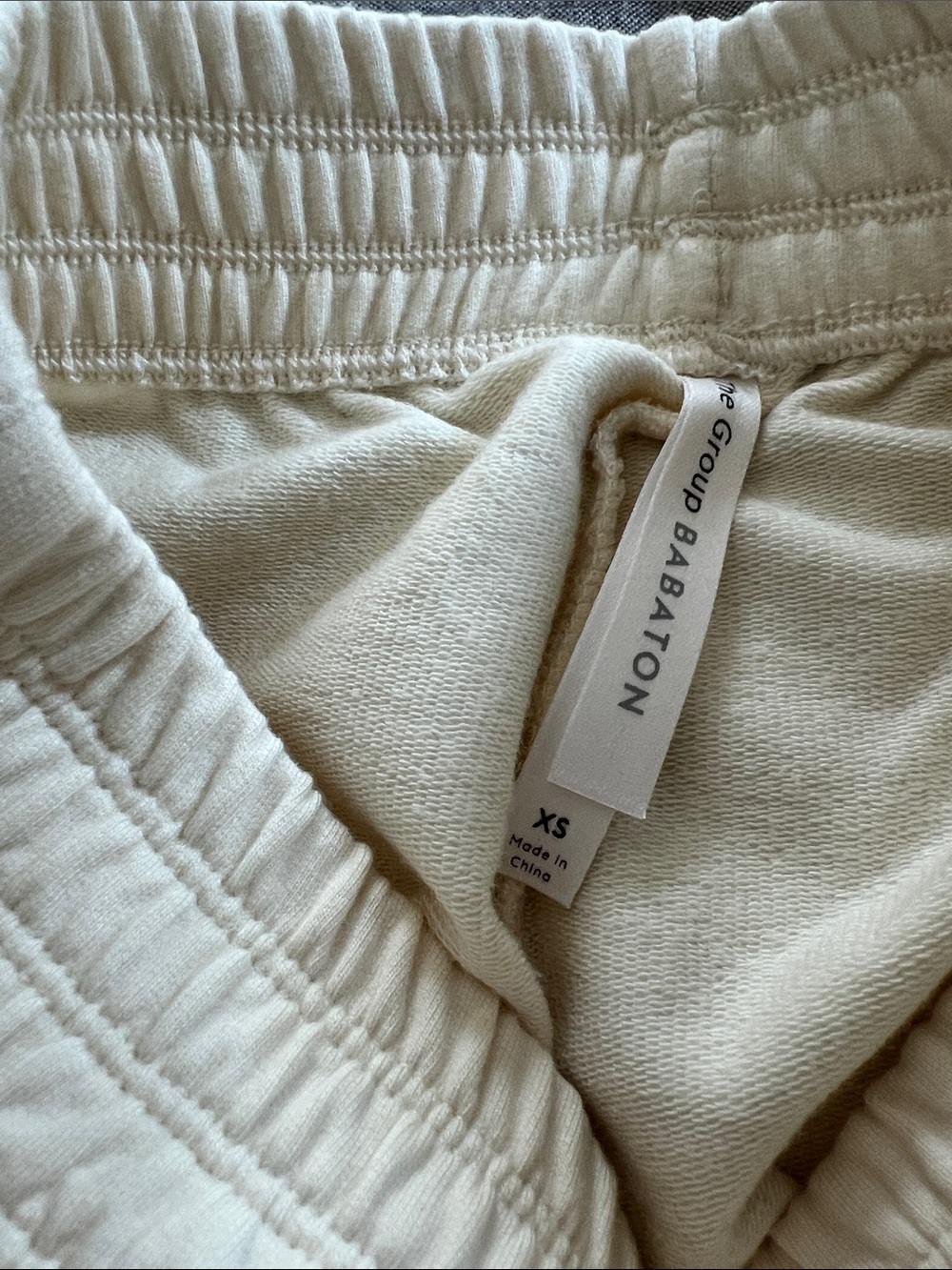 The group Babaton sweatpant - Picture 3 of 4